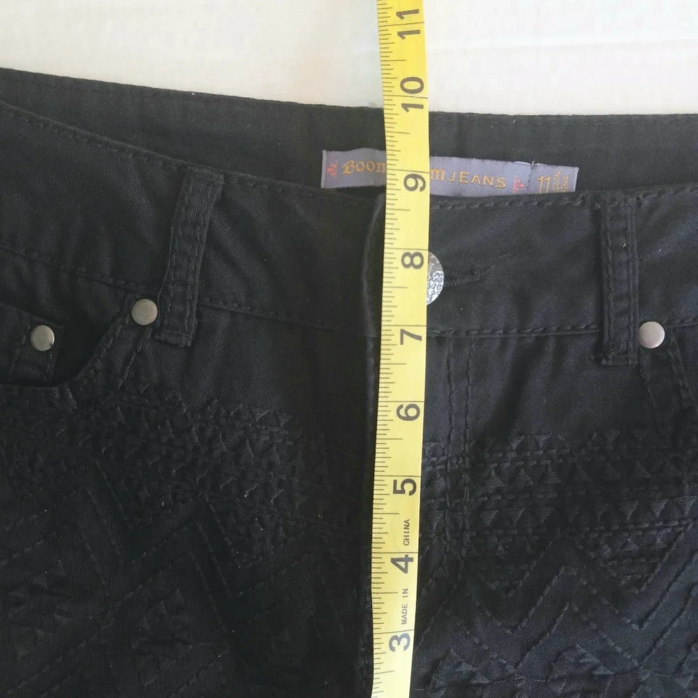 Boom Boom Jeans size 11 women's shorts black with embedded design